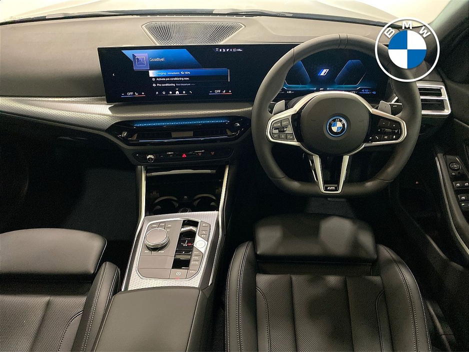 2025 BMW 3 Series - image 4