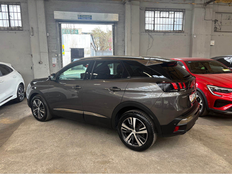 2023 Peugeot 3008 - image 12