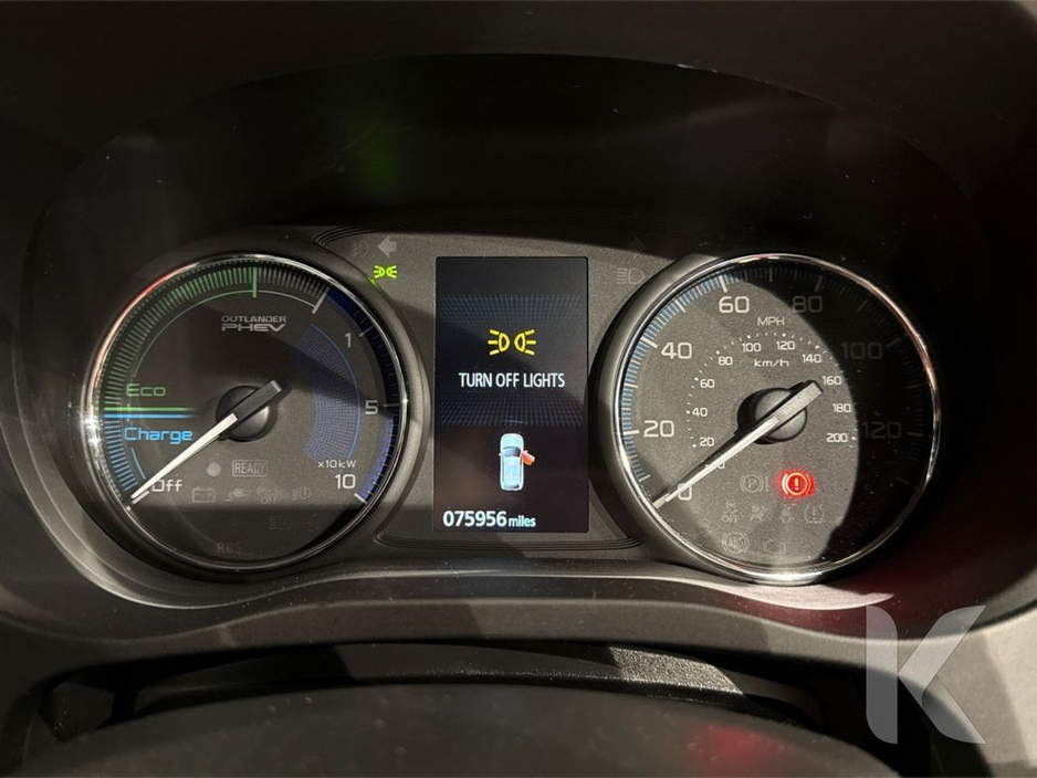 2020 Mitsubishi Outlander - image 18