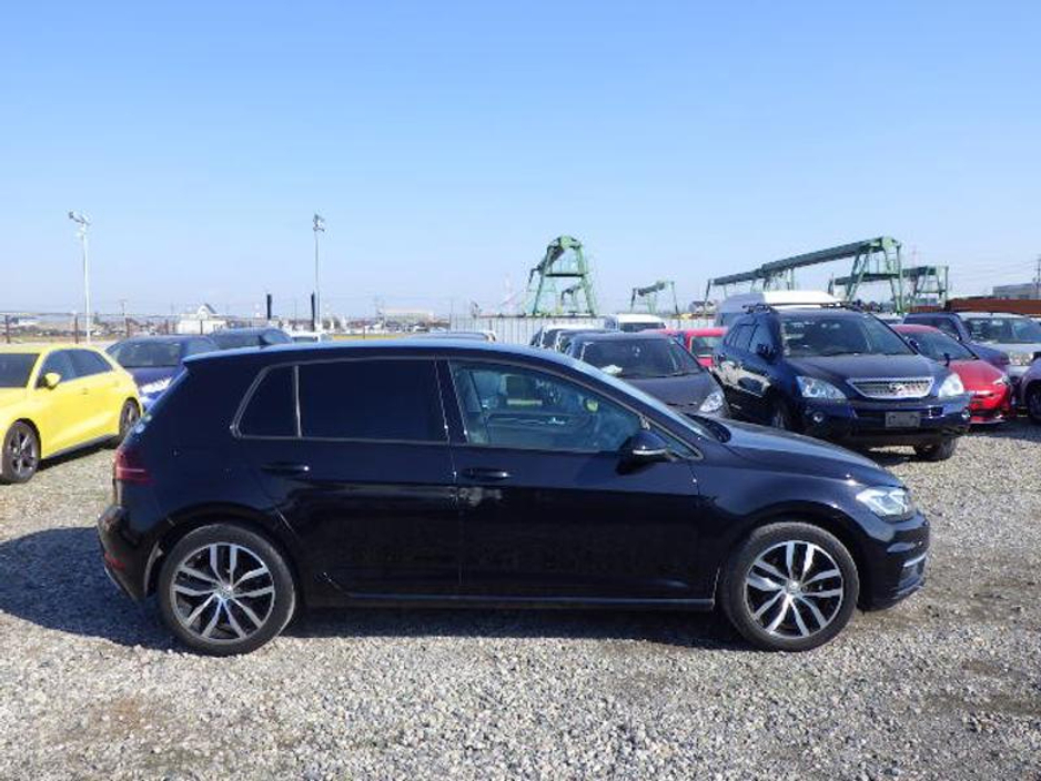 2019 Volkswagen Golf - image 4