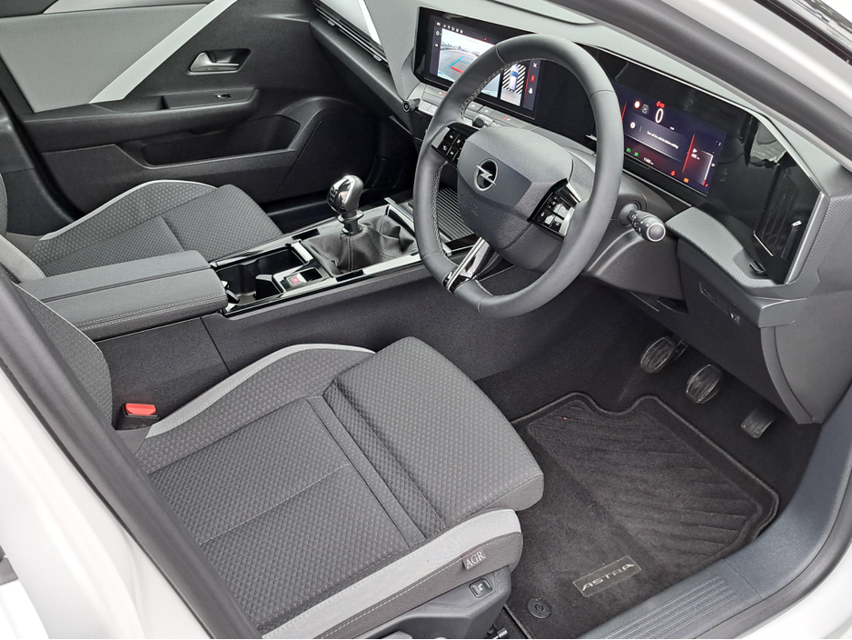 2025 Opel Astra ELEGANCE 1.2TURBO 110BHP **REVERSING CAMERA** €29,950