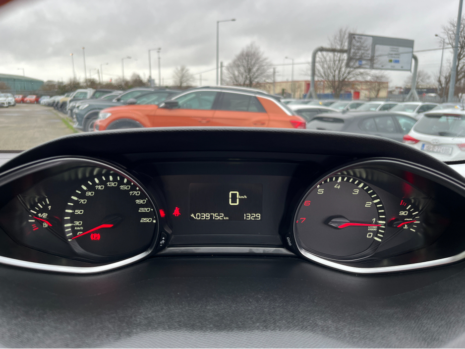 2017 Peugeot 308 - image 21