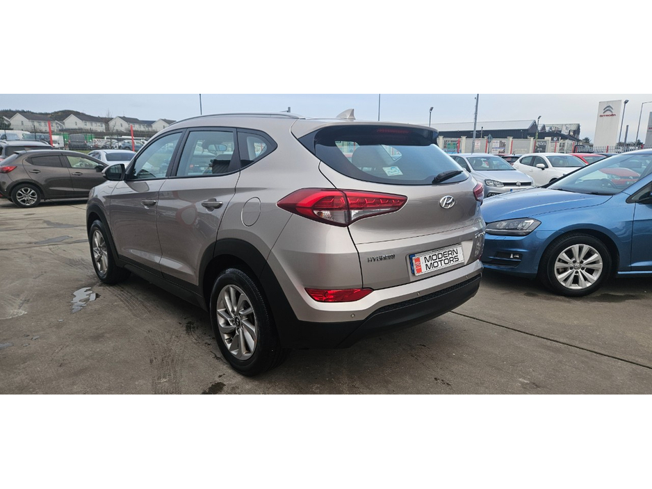2015 Hyundai Tucson - image 6
