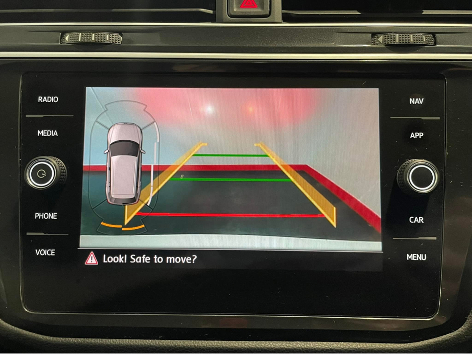 2018 Volkswagen Tiguan - image 16