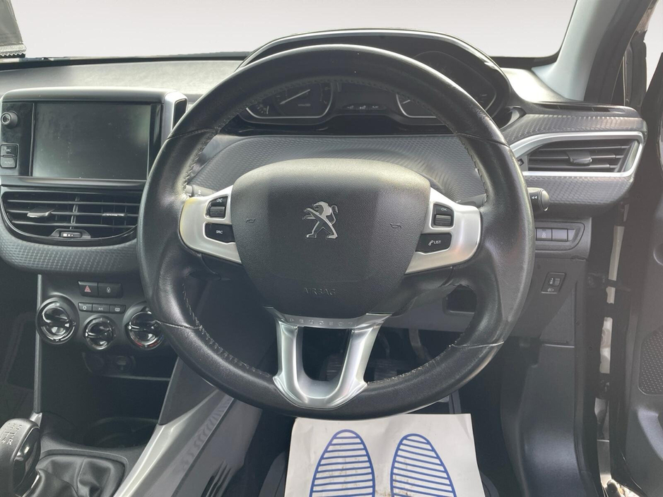 2017 Peugeot 2008 - image 13