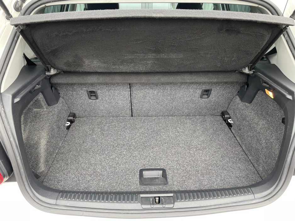 2014 Volkswagen Polo - image 6
