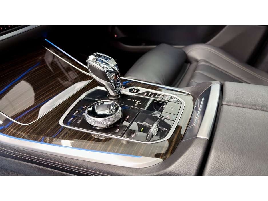 2020 BMW X5 - image 21