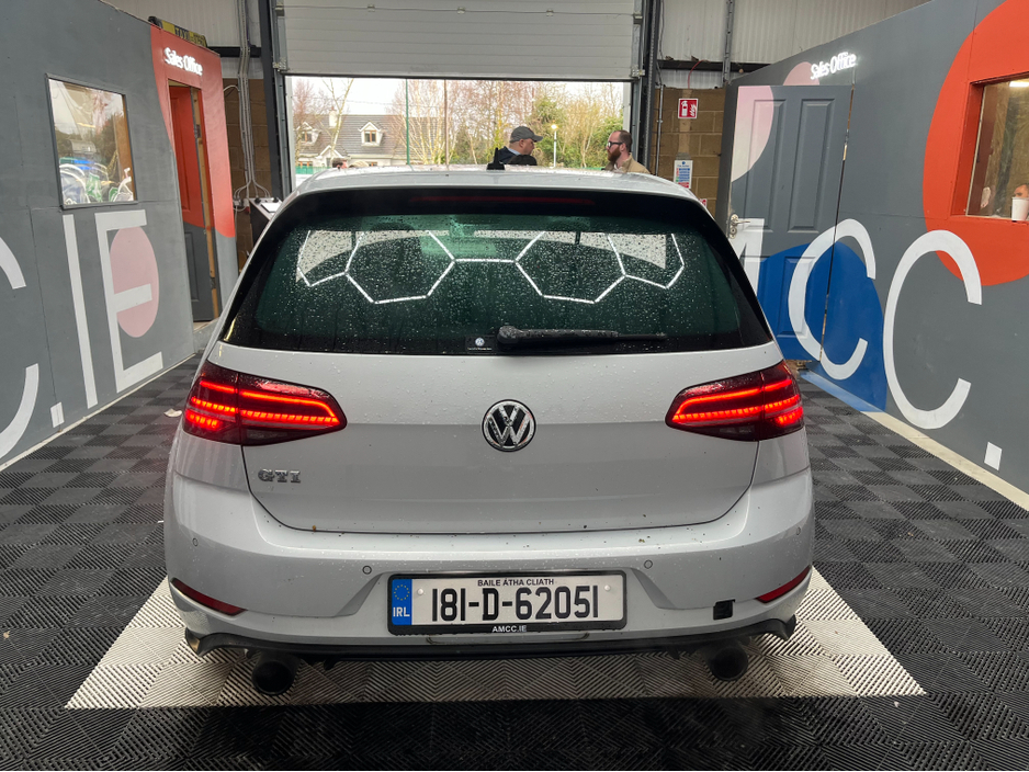 2018 Volkswagen Golf - image 3