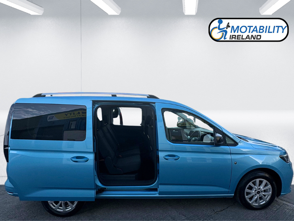 2023 Ford Tourneo Connect - image 3