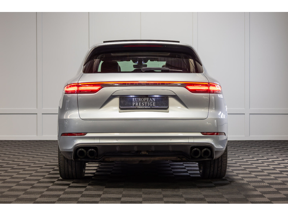 2020 Porsche Cayenne - image 5