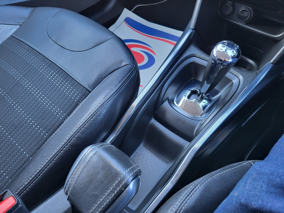 2014 Peugeot 208 - image 27