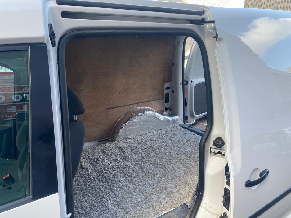 2014 Volkswagen Caddy - image 13