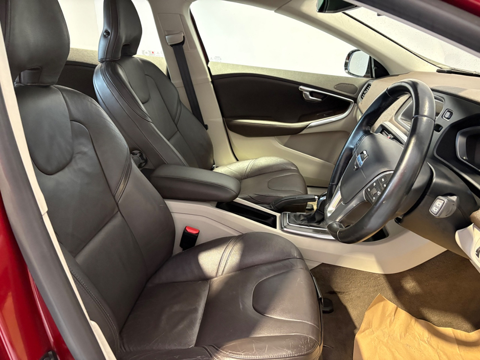 2013 Volvo V40 - image 13