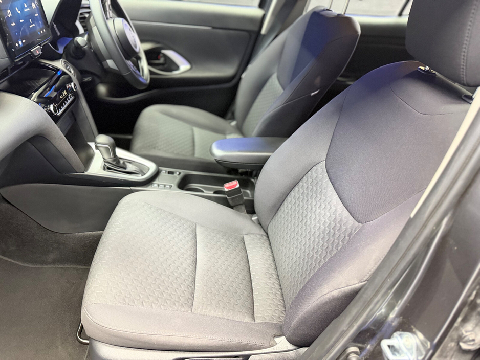 2025 Toyota Yaris Cross - image 18