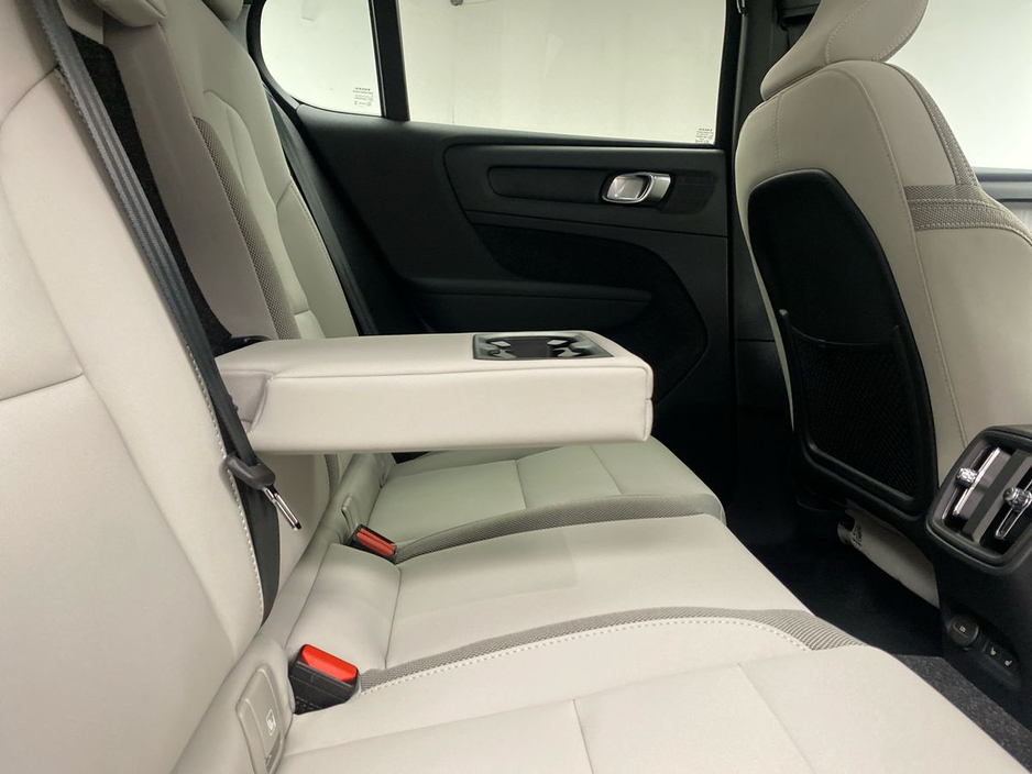 2026 Volvo EC40 - image 14