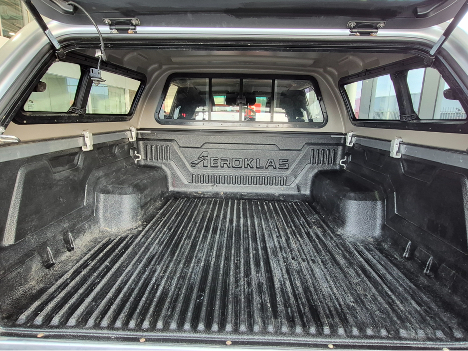 2022 Toyota Hilux - image 8