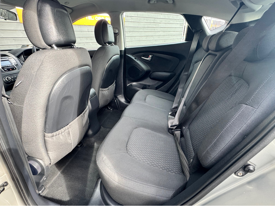 2011 Hyundai ix35 - image 11