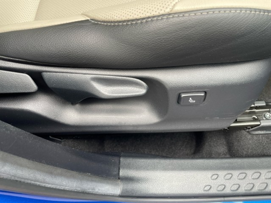 2022 Toyota C-HR - image 12