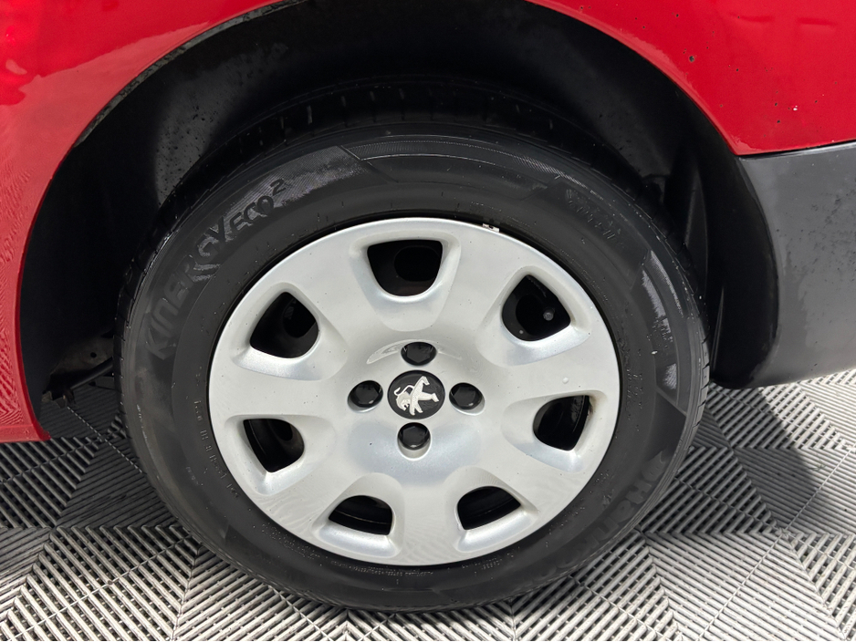 2018 Peugeot Partner - image 5