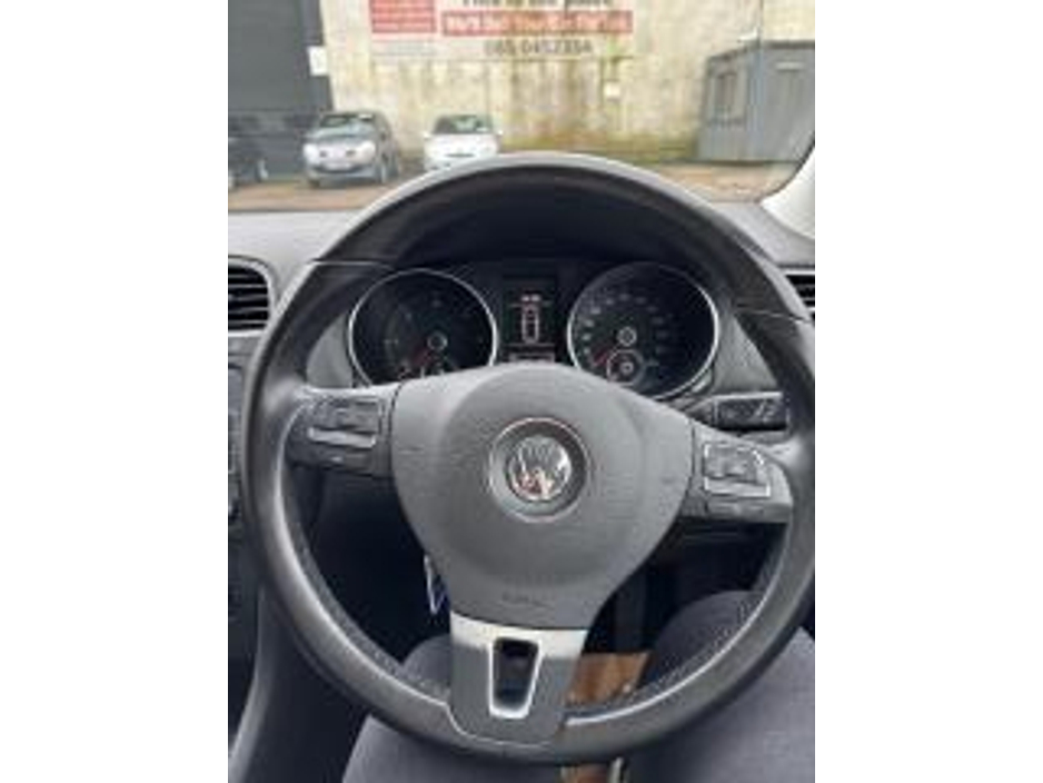 2012 Volkswagen Golf - image 6