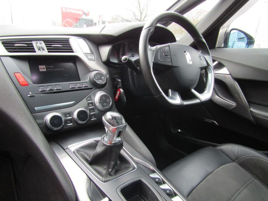 2015 DS Automobiles DS 5 - image 10