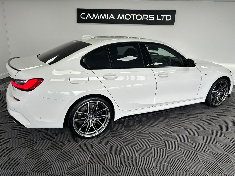 2021 BMW 3 Series - image 4