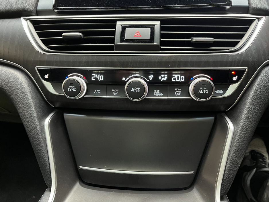 2020 BMW 5 Series - image 26