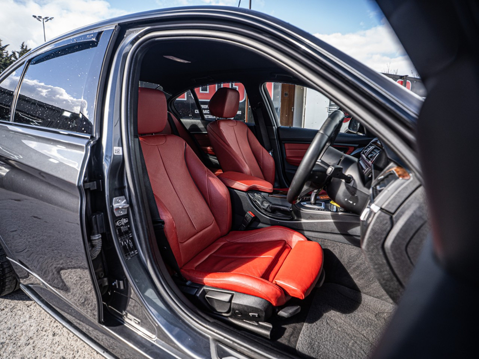 2014 BMW 3 Series - image 19