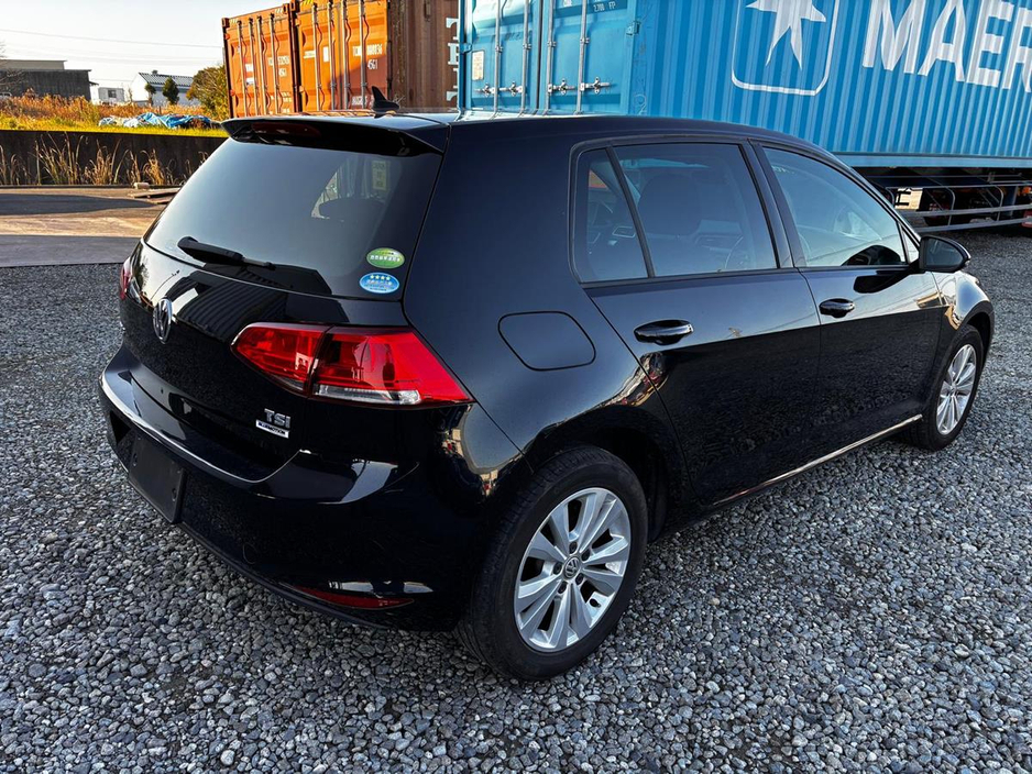 2016 Volkswagen Golf - image 5