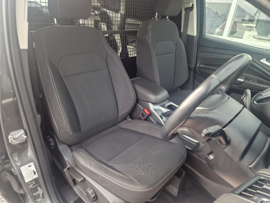 2019 Ford Kuga - image 17