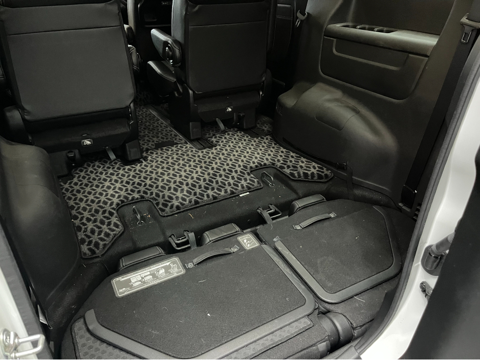 2019 Honda Stepwagon - image 9