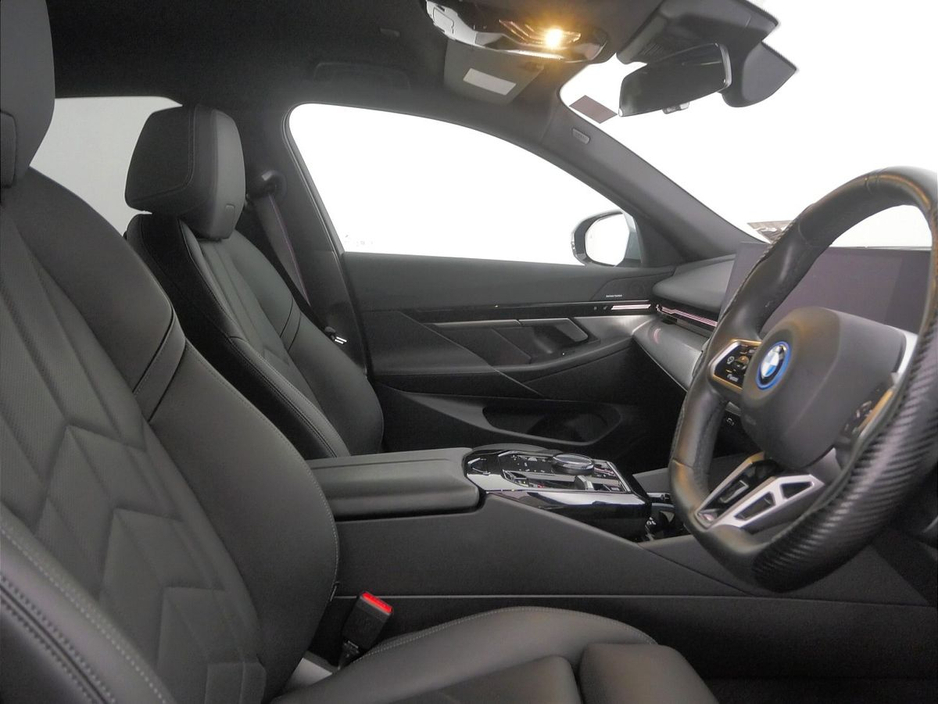 2024 BMW 5 Series - image 12