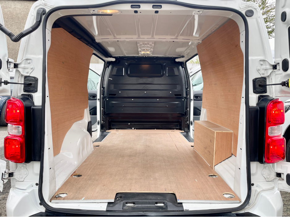 2022 Opel Vivaro - image 22