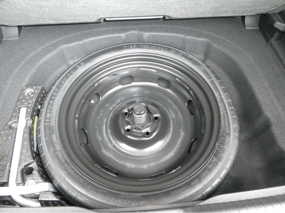 2022 Volkswagen Golf - image 11