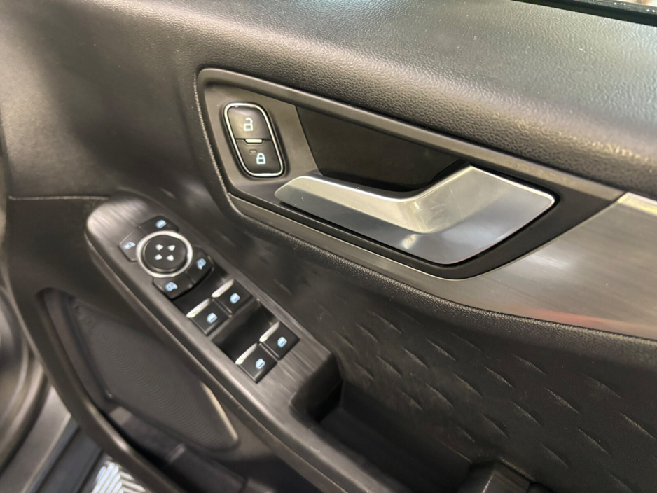 2021 Ford Kuga - image 12