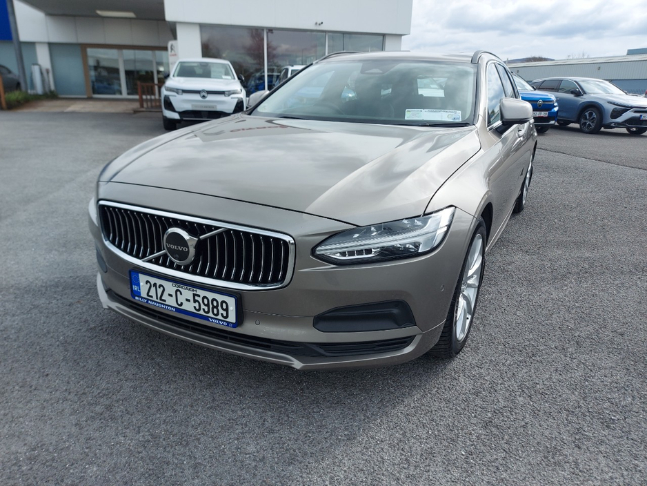 2021 Volvo V90 - image 3