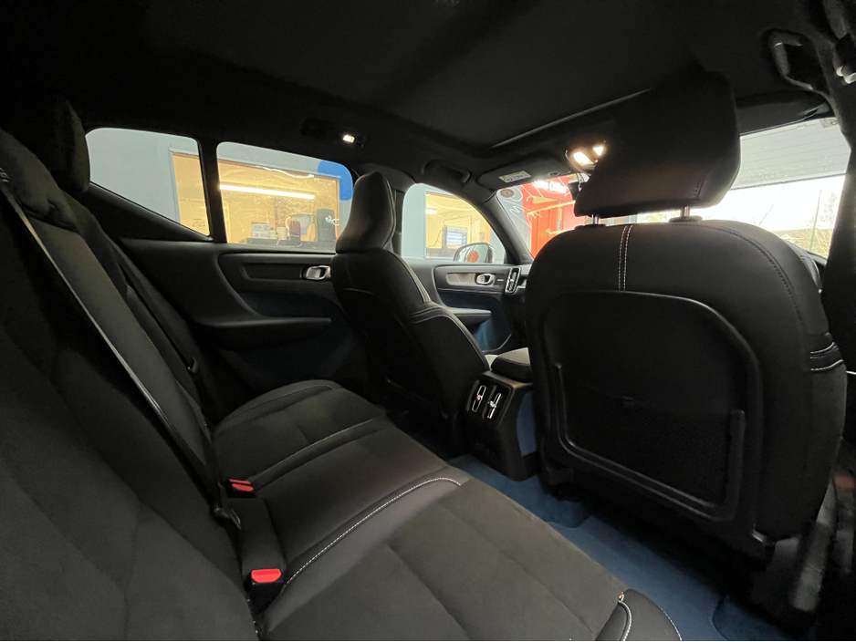 2023 Volvo XC40 - image 18