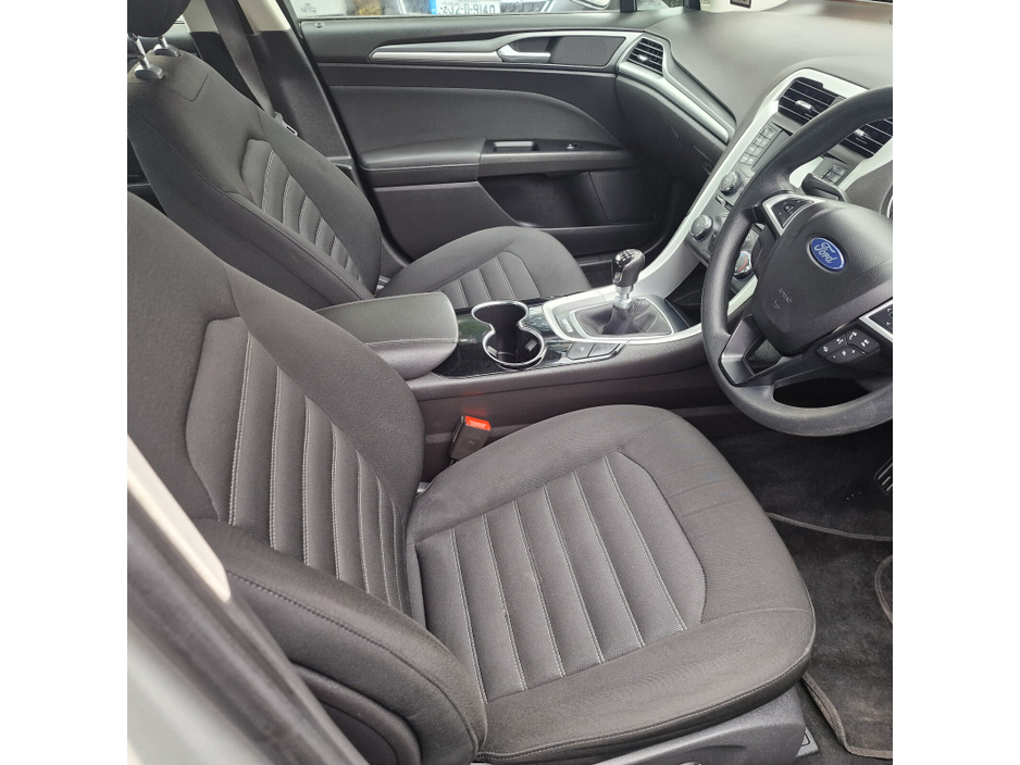 2015 Ford Mondeo - image 9