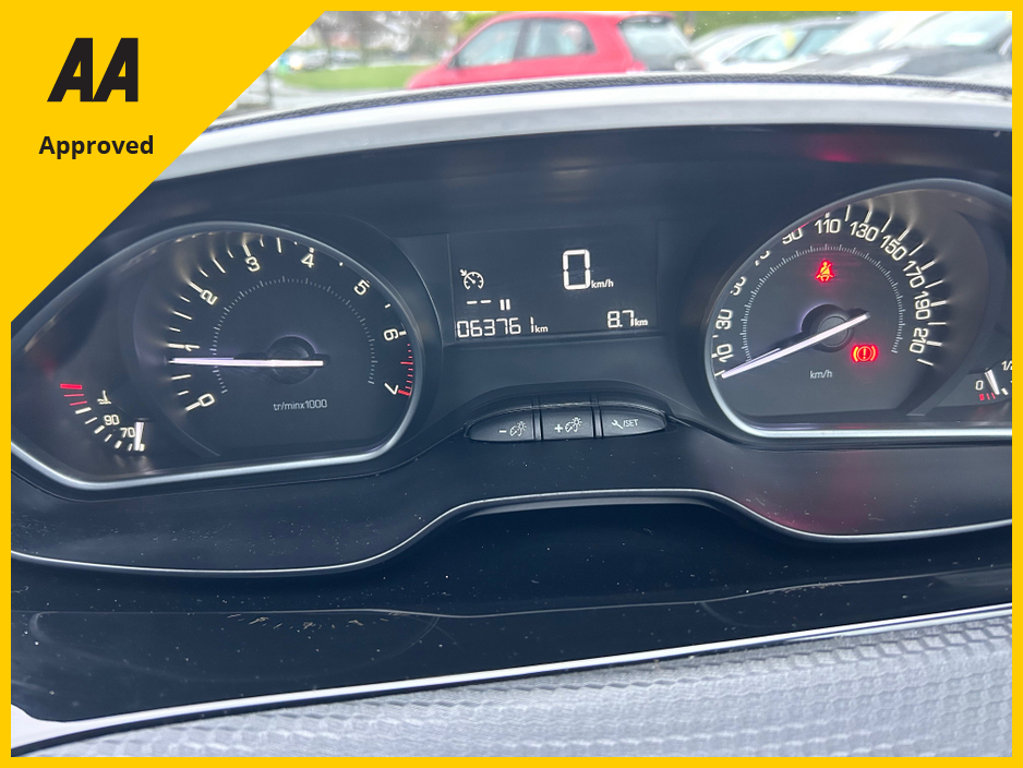 2018 Peugeot 2008 2018 PEUGEOT 2008 1.2 PURETEC VERY LOW KMS €10,450