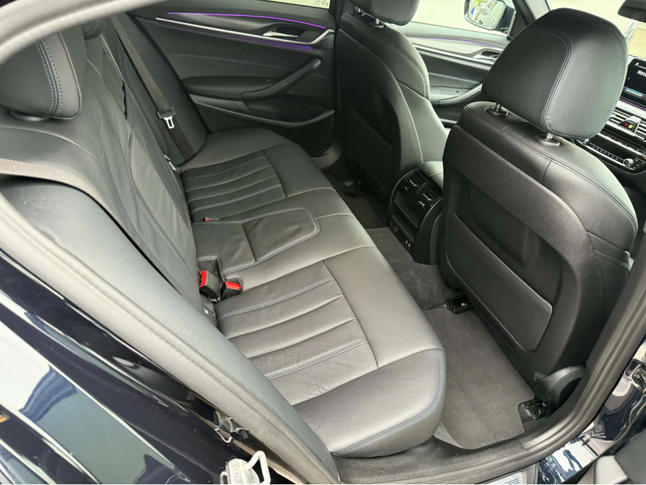 2022 BMW 5 Series - image 12