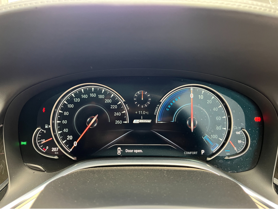 2018 BMW 7 Series - image 29