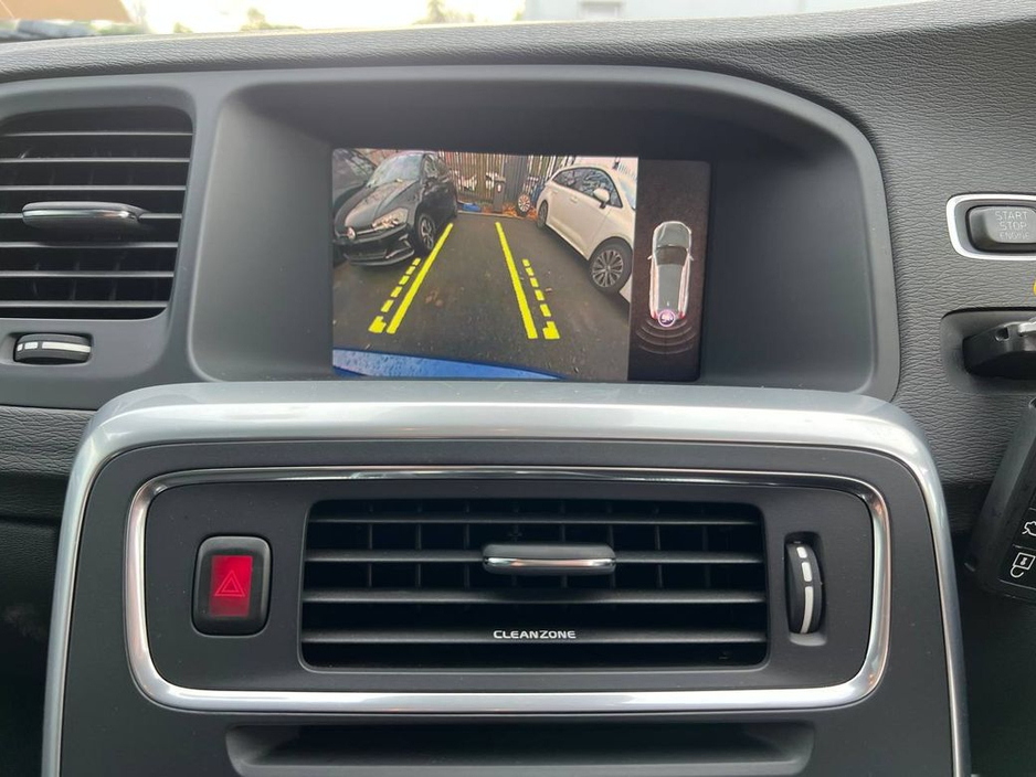 2017 Volvo V60 R-DESIGN D4 2.0 // OPENING SUNROOF // SERVICE HISTORY // DIAMOND CUT ALLOYS €19,900