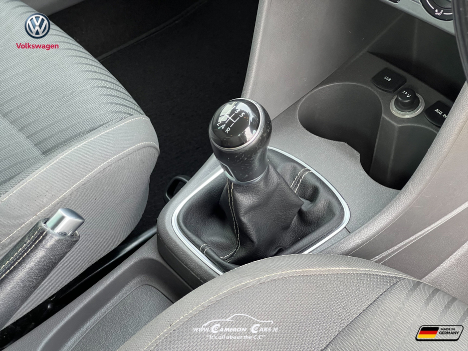 2015 Volkswagen Polo - image 23