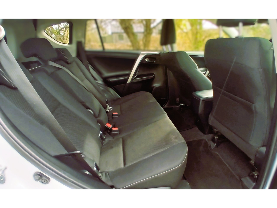 2018 Toyota Rav4 - image 16