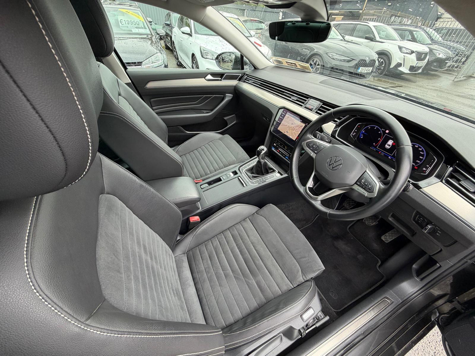 2021 Volkswagen Passat - image 12