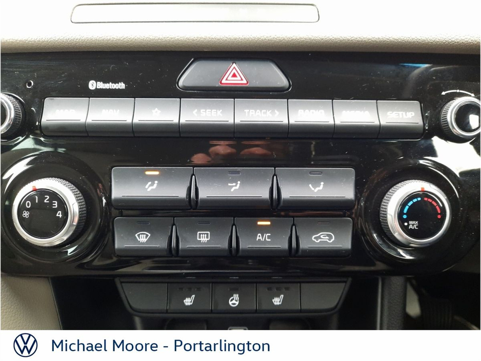 2015 Toyota Yaris - image 19