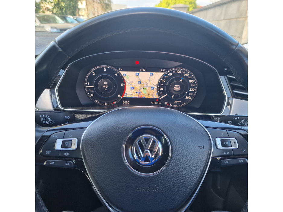 2019 Volkswagen Passat - image 9