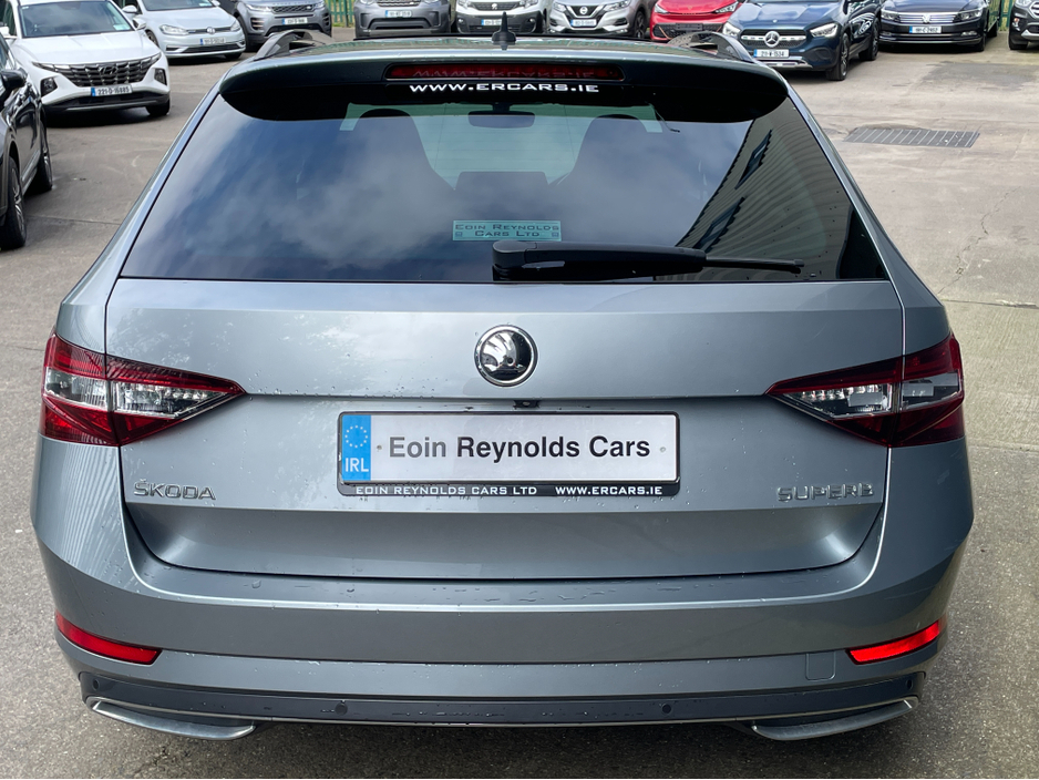 2018 Skoda Superb - image 4