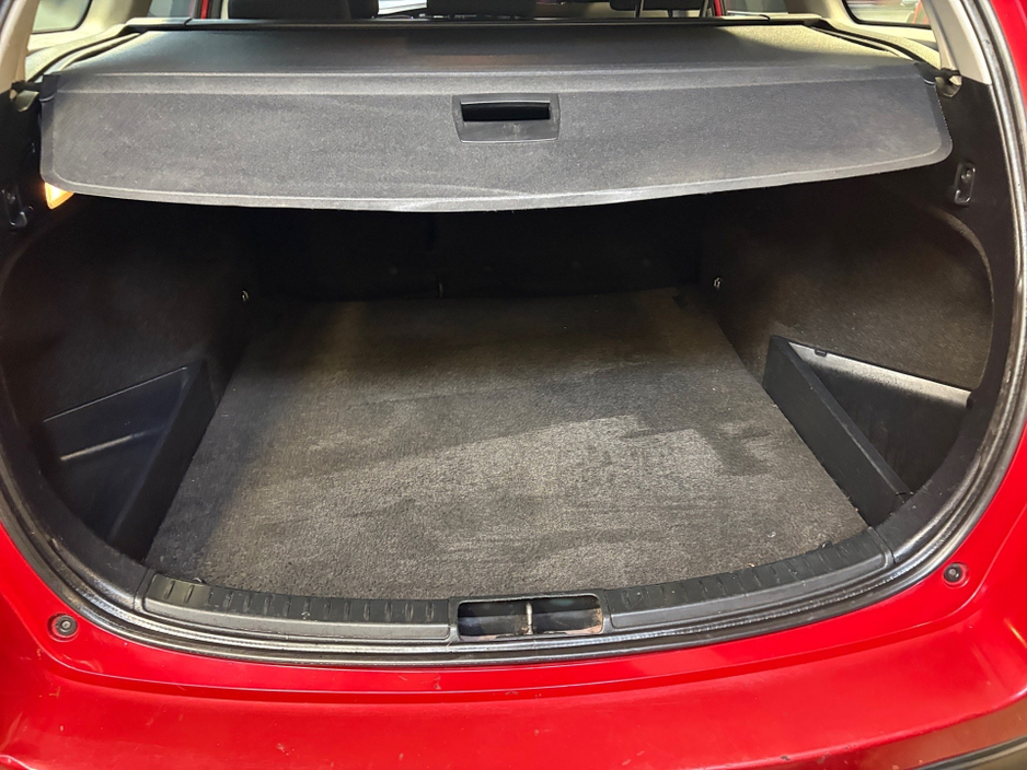 2014 Toyota Auris - image 16