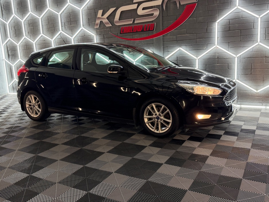 2016 Ford Focus - image 9